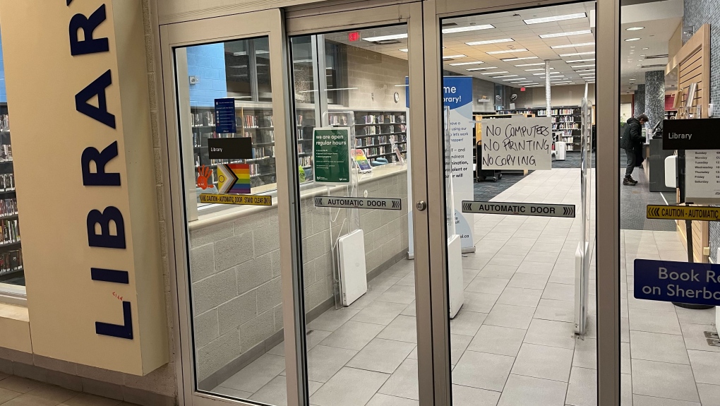 کتاب های کتابخانه عمومی تورنتو پس از حمله سایبری در 12 تریلر ذخیره شده است