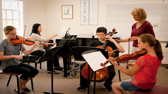 آموزشگاه موسیقی Azar music در نورث ونکوور