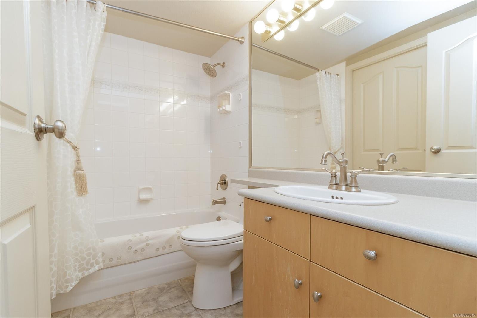 Apartment for sale on Yates Street, Victoria