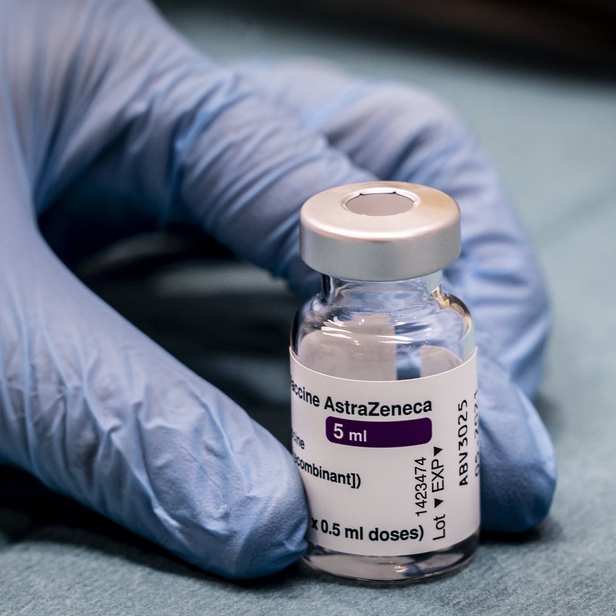 اولین محموله واکسن AstraZeneca در کانادا