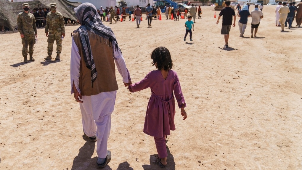 تقدیر مندیچینو از کمک‌های مرد تورنتویی به پناهندگان افغان